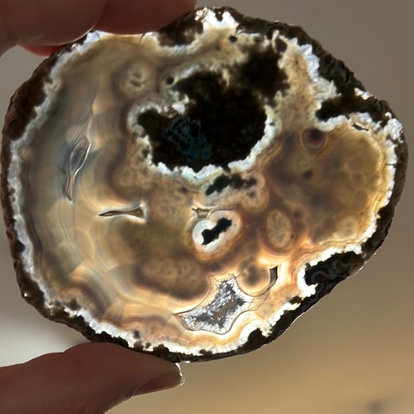 ✨ Dyed Agate Slice w/ Druzy - Picture 1 of 5